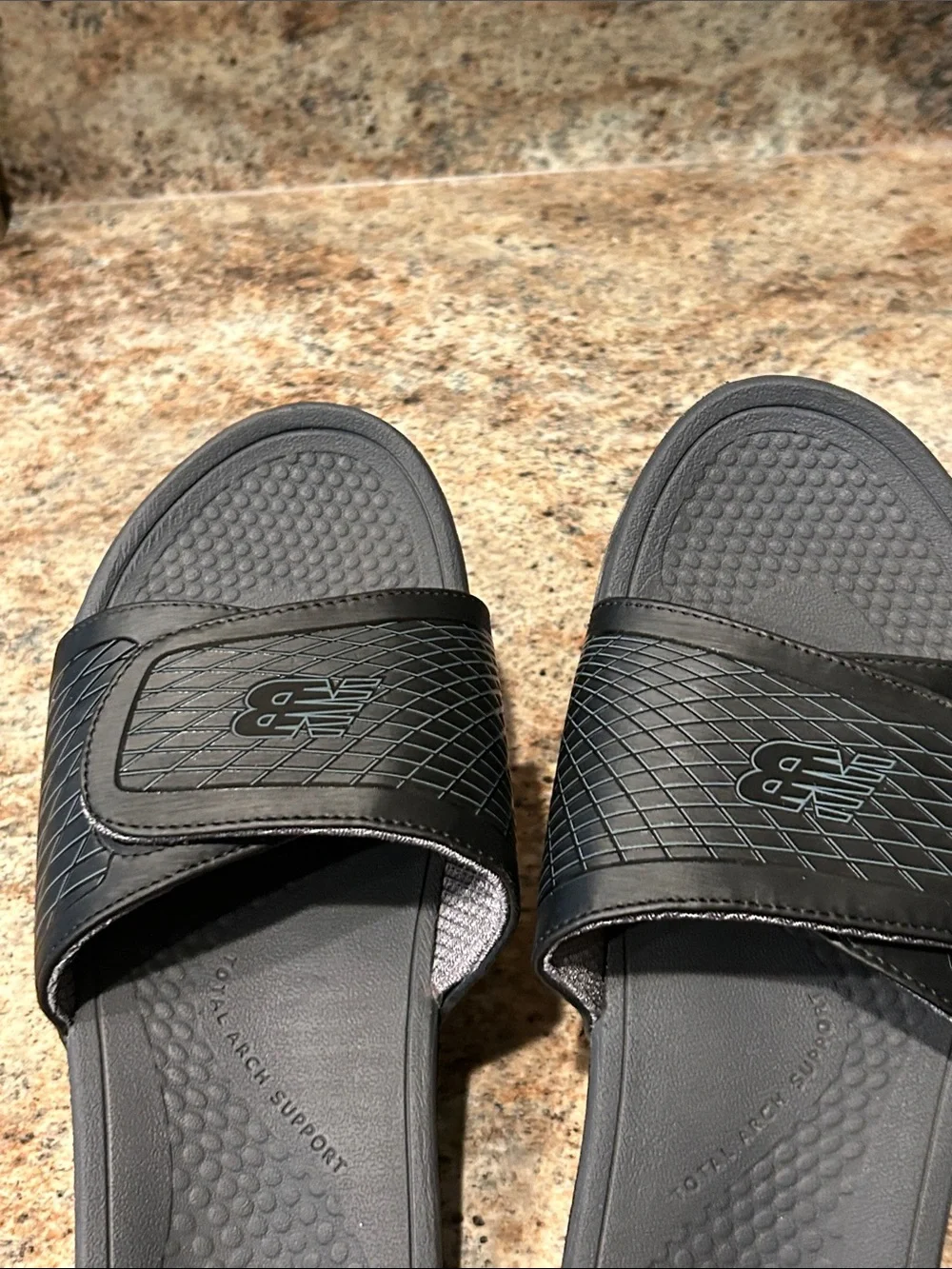 MENS New Balance Cush Slides 12 Arch Support & adjustable